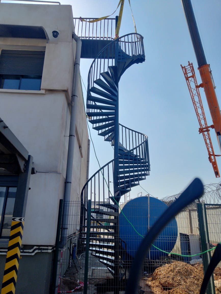 Construction d'un escalier hélicoïdal en charpente métallique