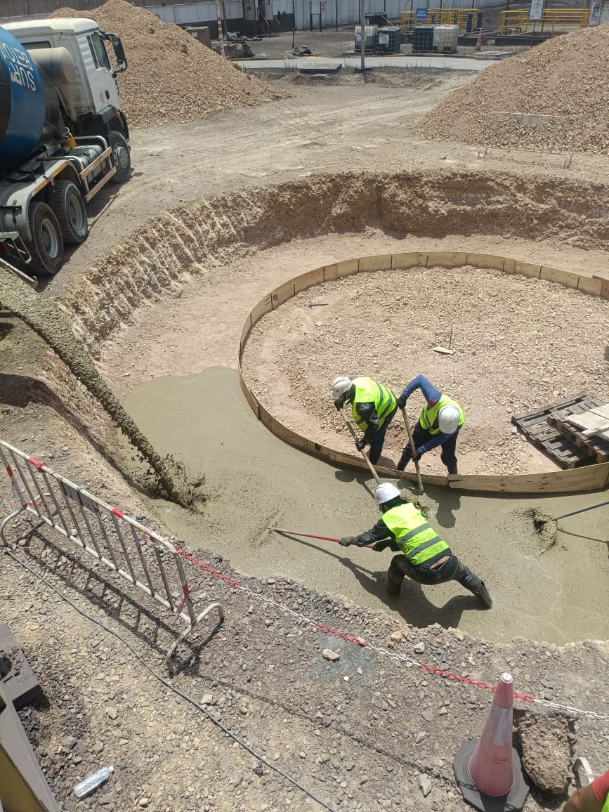 Coulage et talochage du béton d'un radier circulaire