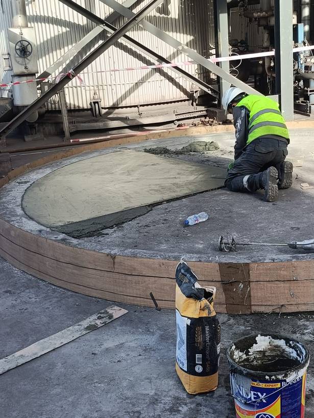 Réalisation d'une dalle circulaire en béton lissé